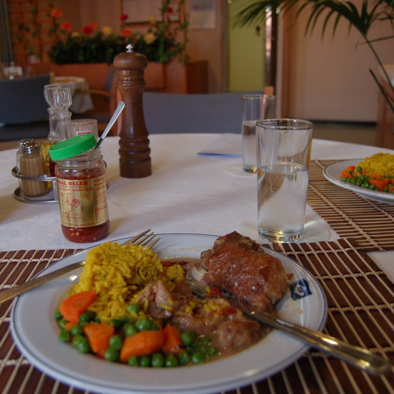 http://www.yearofnoflying.com/2009/10/01/First%20lunch%20on%20board.JPG